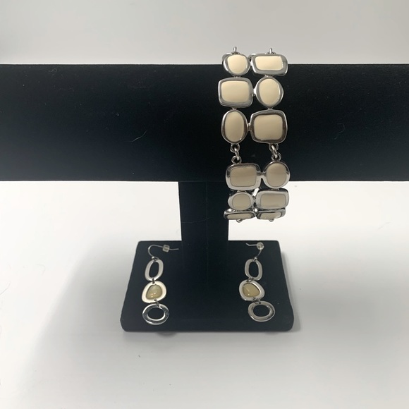 Matching Off-White Lacquered Lia Sophia Bracelet and Earrings - Picture 1 of 3